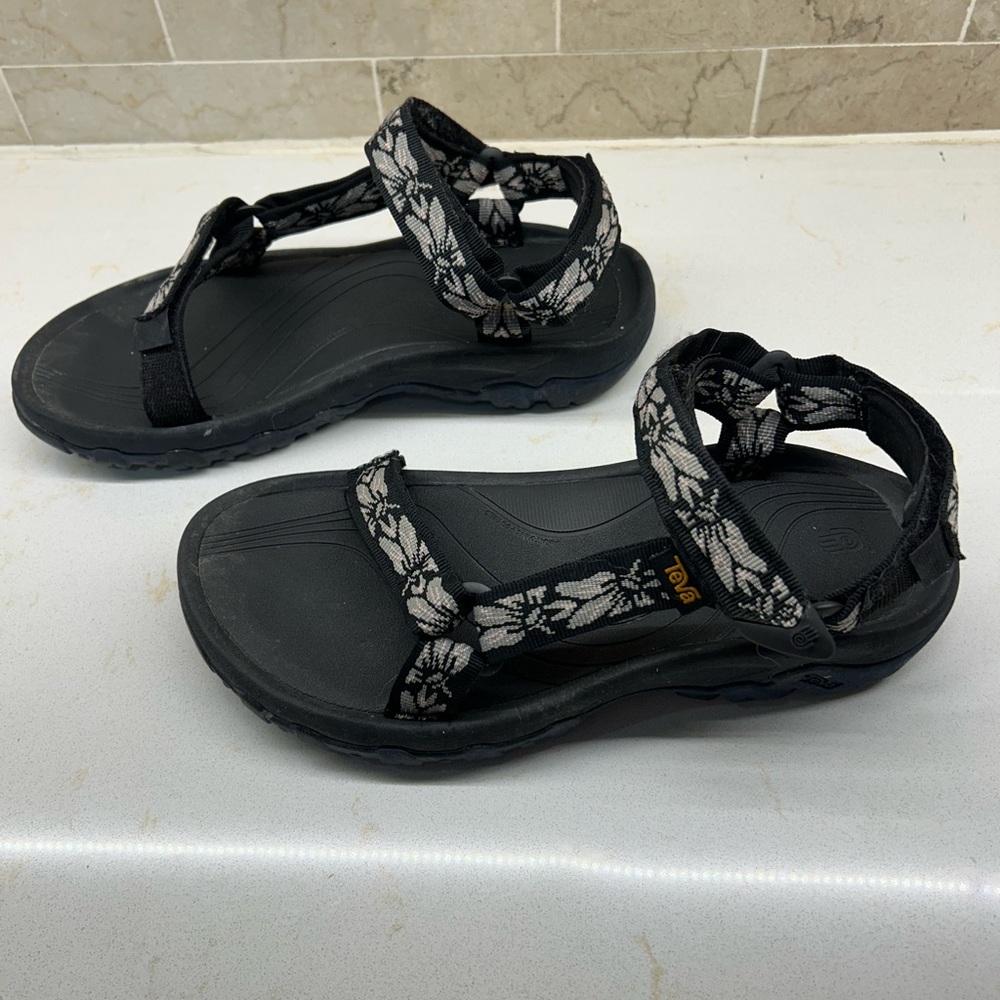 Teva Women's Hurricane White Pink Floral Velcro Open Hiking Outdoor Sandals 9